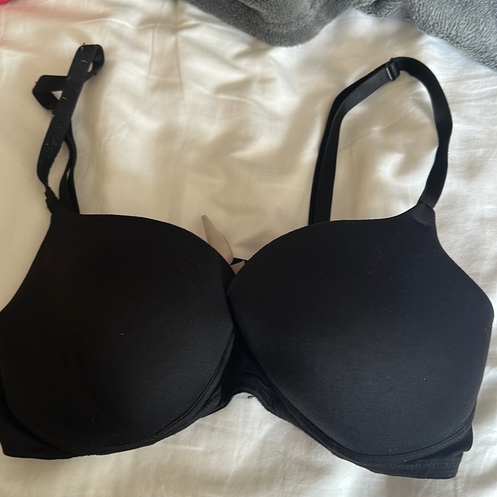 Victoria’s Secret/pink bra in the color of black in size 36C.